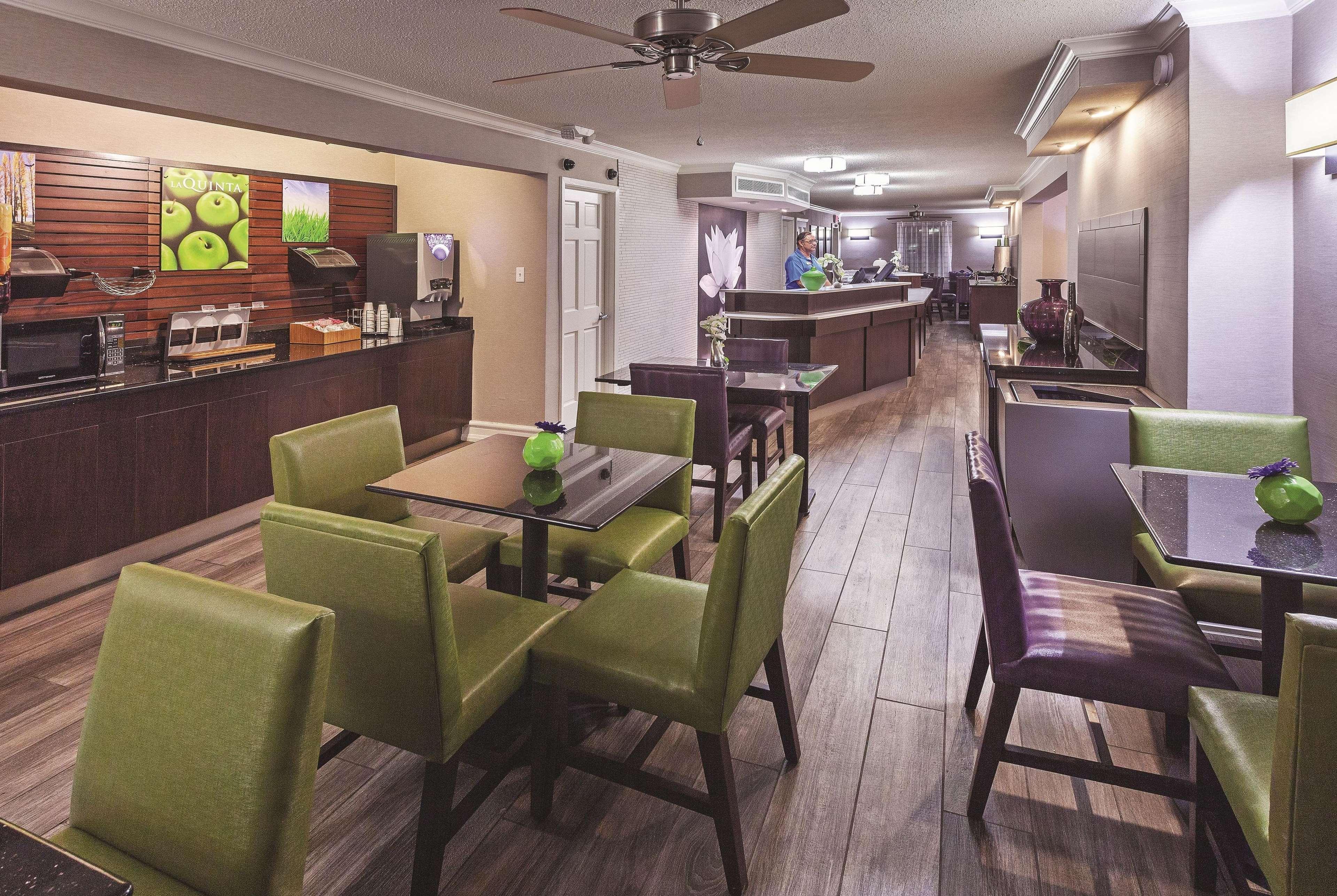 La Quinta Inn By Wyndham Laredo I-35 Экстерьер фото