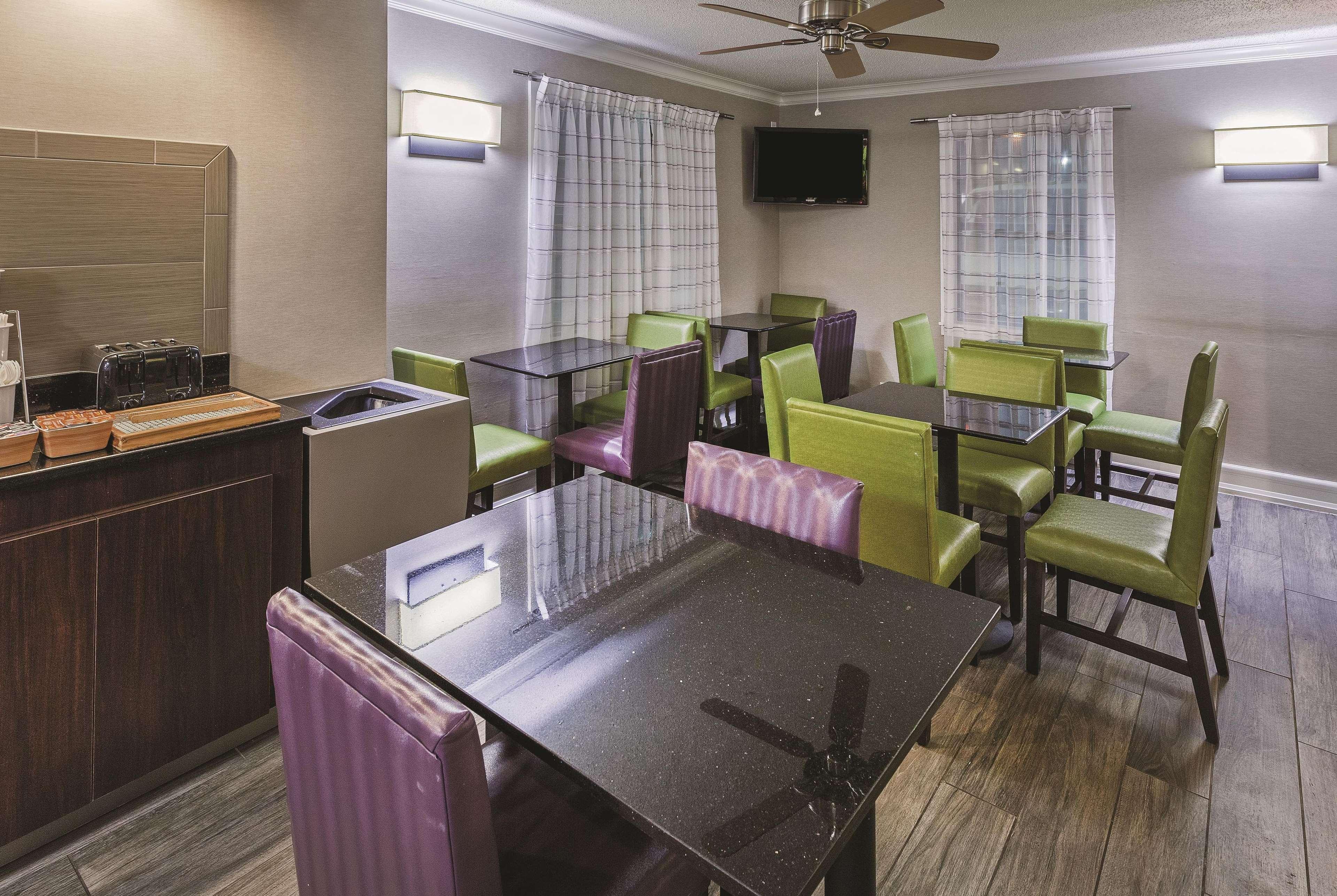 La Quinta Inn By Wyndham Laredo I-35 Экстерьер фото