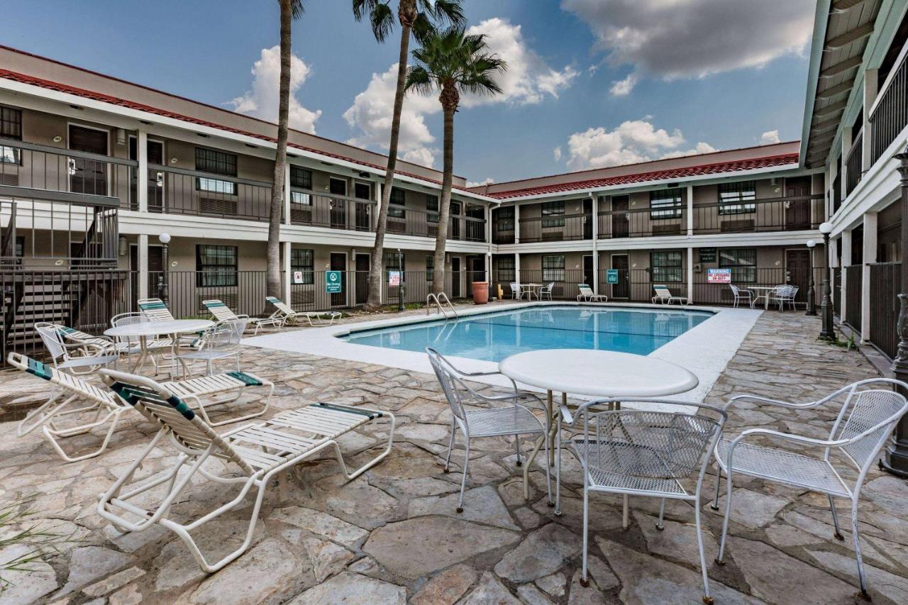 La Quinta Inn By Wyndham Laredo I-35 Экстерьер фото