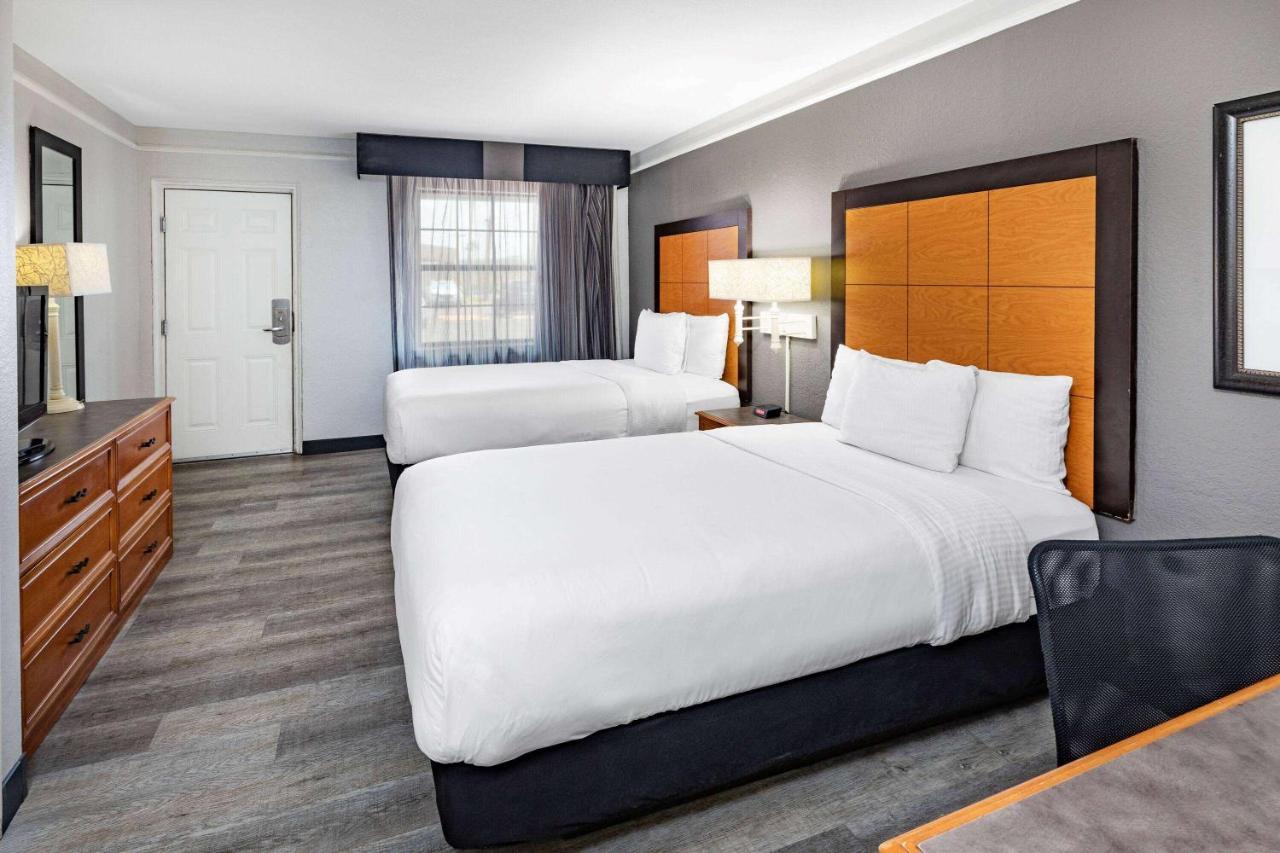 La Quinta Inn By Wyndham Laredo I-35 Экстерьер фото