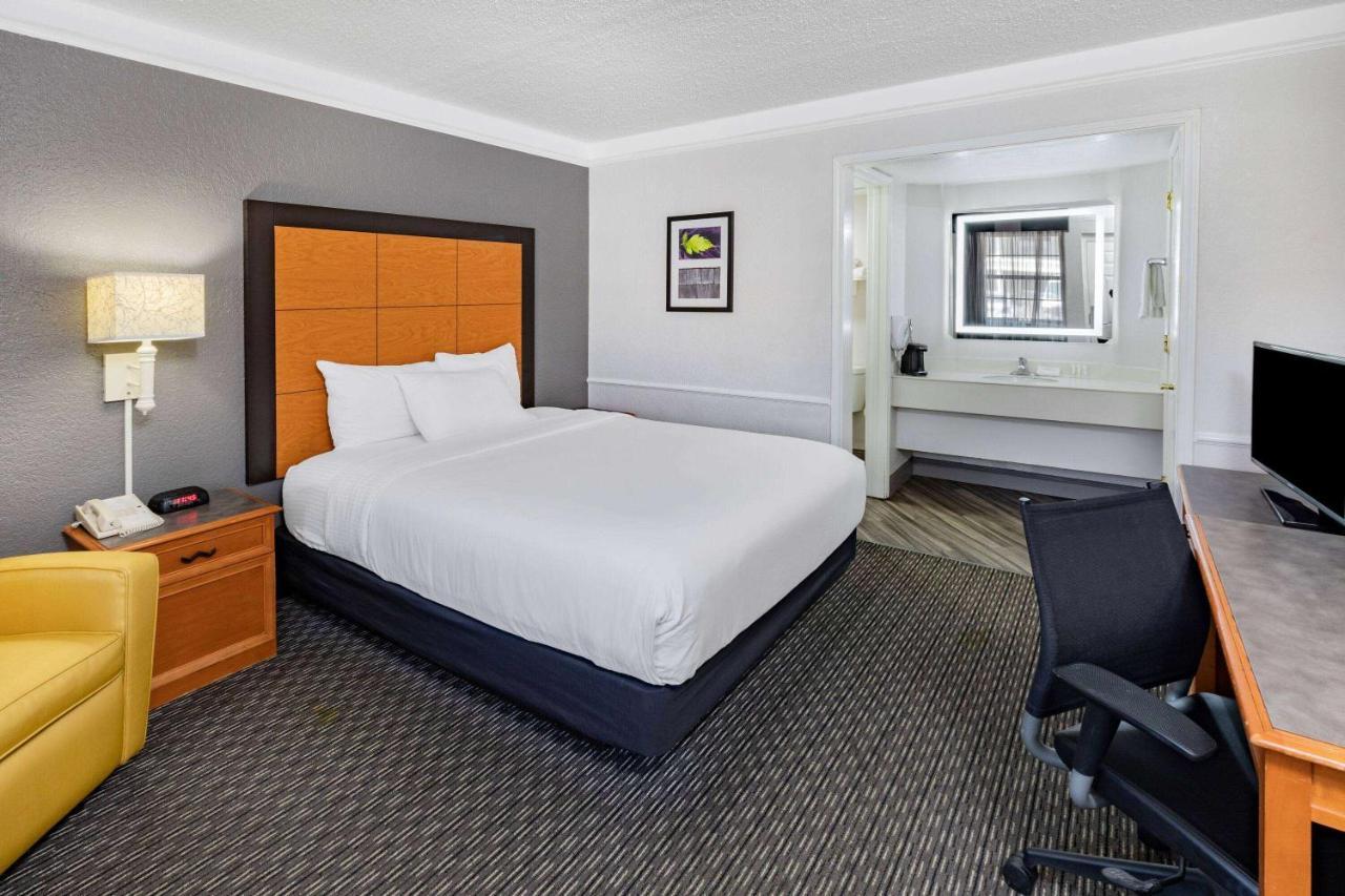 La Quinta Inn By Wyndham Laredo I-35 Экстерьер фото