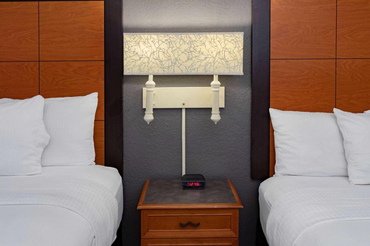 La Quinta Inn By Wyndham Laredo I-35 Экстерьер фото