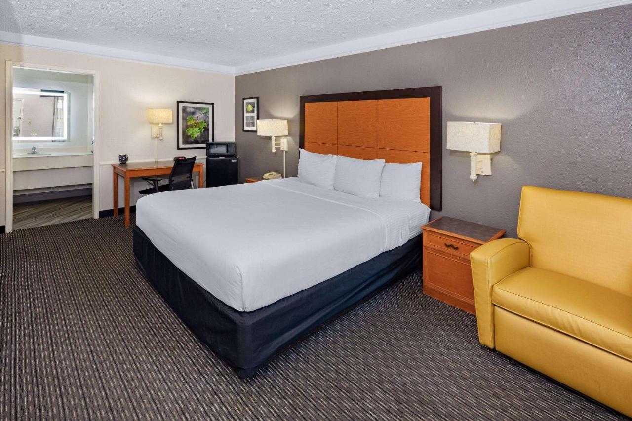 La Quinta Inn By Wyndham Laredo I-35 Экстерьер фото